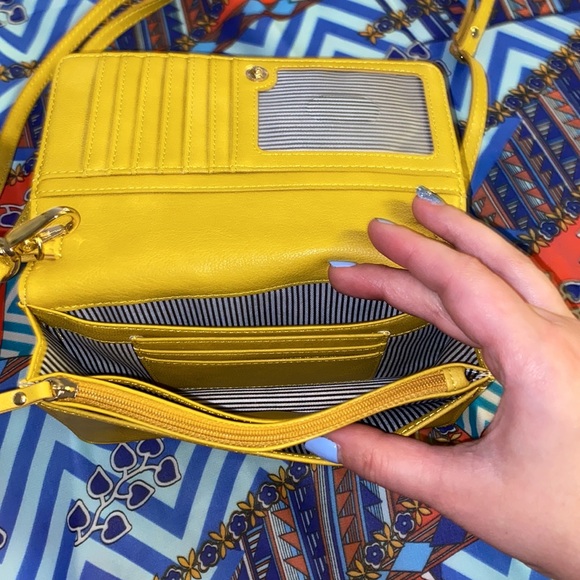 Nuoku Crossbody Purse With Phone Holder - Picture 3 of 7